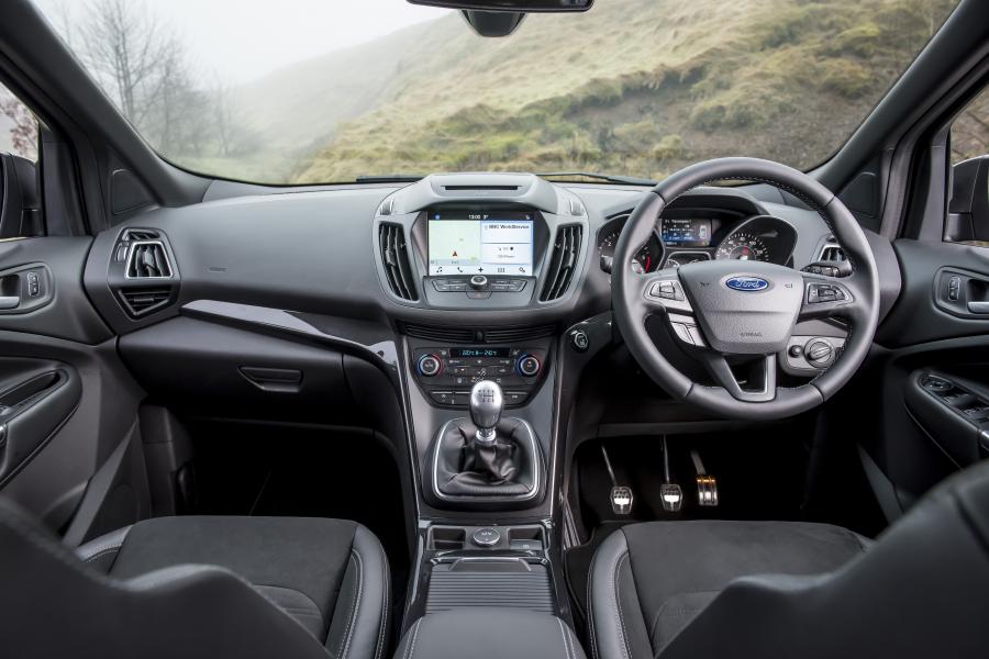 Торпедо Ford Kuga ST-Line 2017 года  (UK) (фото 55 из 63)